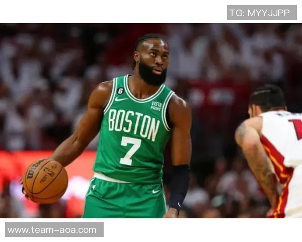 绿军半场三分命中率低迷落后热火21分维金斯表现抢眼杰伦布朗次节独得15分